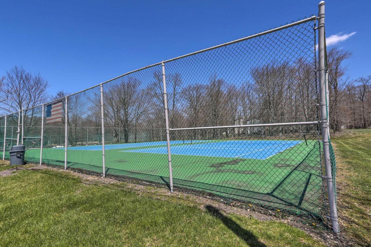 Spacious Family Poolandbeach Access! Tobyhanna