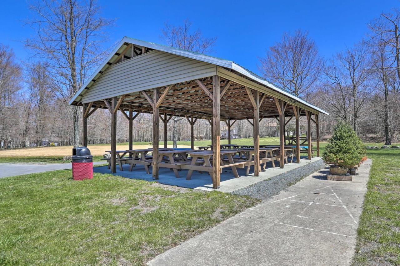 Spacious Family Poolandbeach Access! Tobyhanna